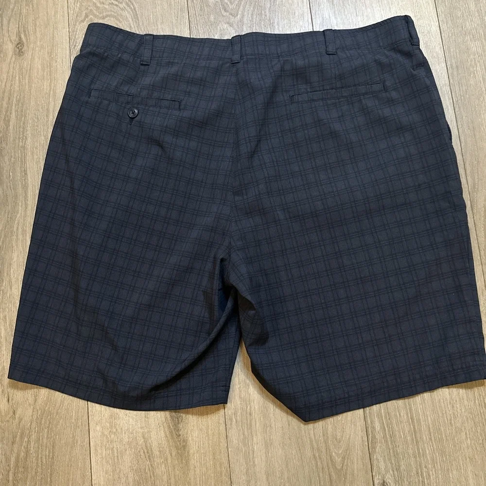 Ben Hogan Performance Shorts Mens Size 42 Black Gray Plaid Flat Front Golf - Picture 3 of 7